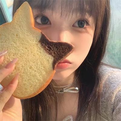 向天真的女生投降